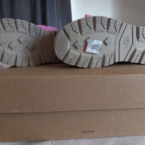 Pink Ugg platform clem sandals size 7Us